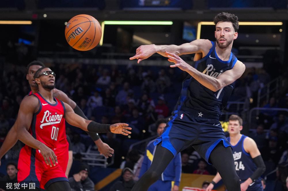 国安后腰与 国安后腰与